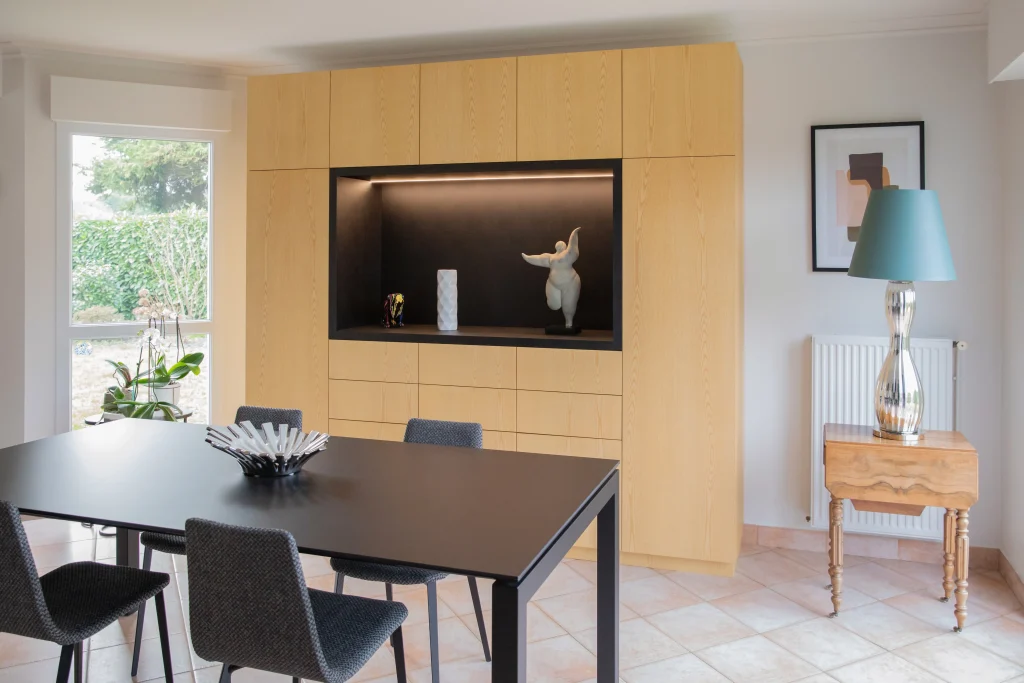 Meuble living sur mesure avec rangements élégants