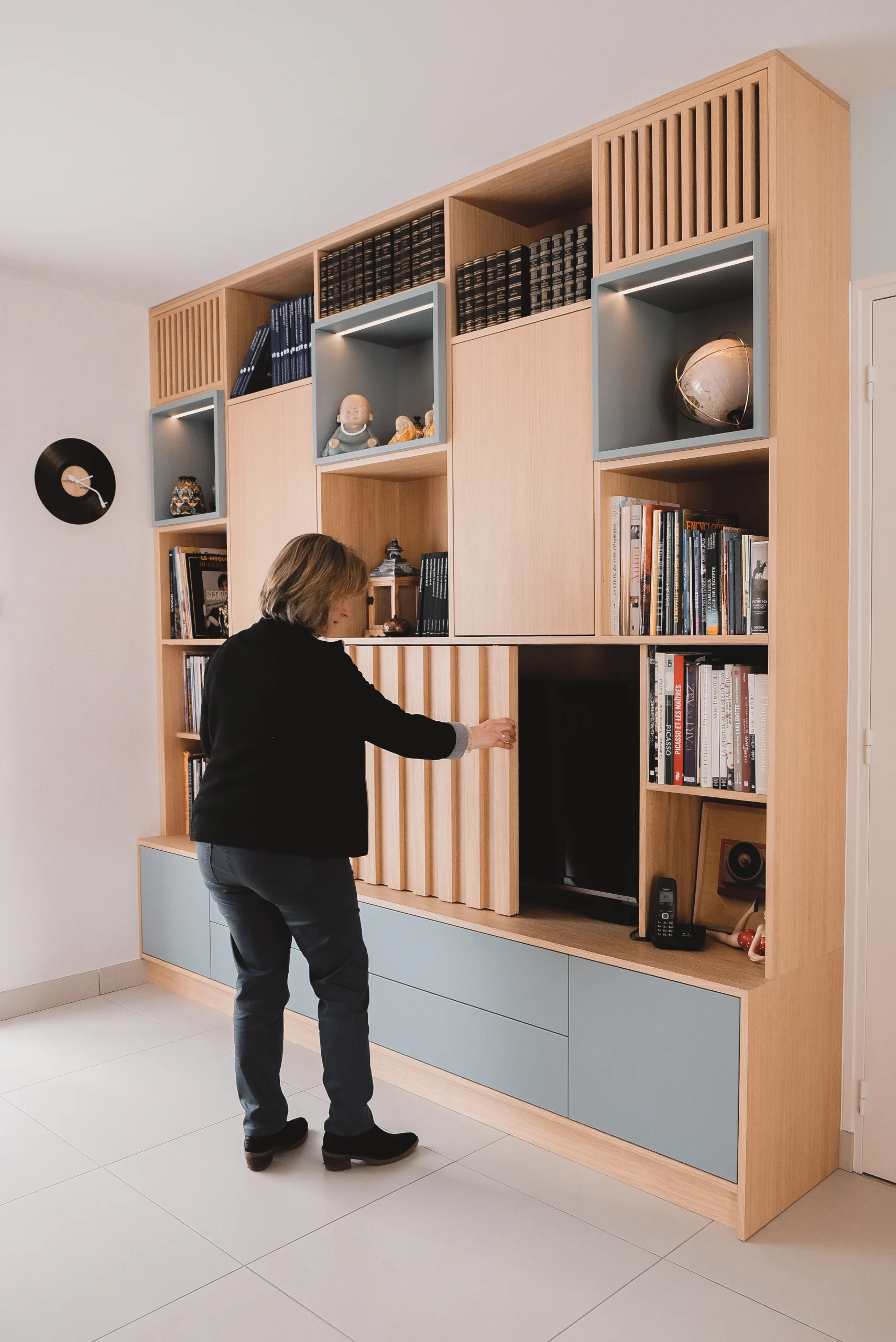 Bibliothèque et meuble tv personnalisés chêne et vert fjord