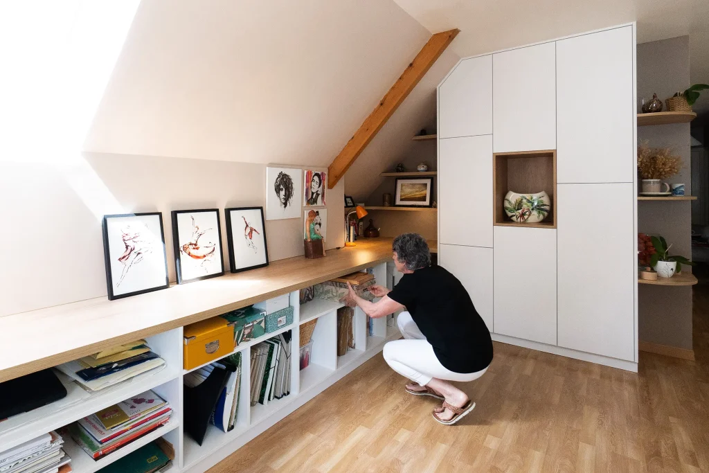 meuble bas d'angles avec étagères en longueur