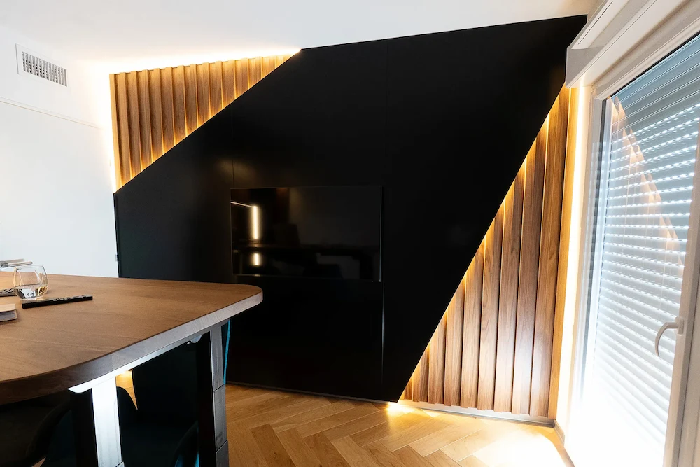 tons bois et noir bureau de direction