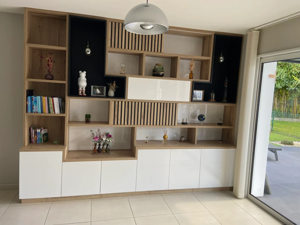 composition mobilier bois et blanc et noir