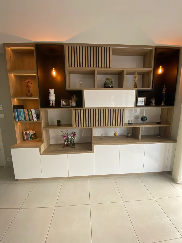 composition mur sur mesure pour le séjour
